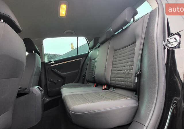 Черный Фольксваген Гольф, объемом двигателя 1.6 л и пробегом 237 тыс. км за 6500 $, фото 28 на Automoto.ua