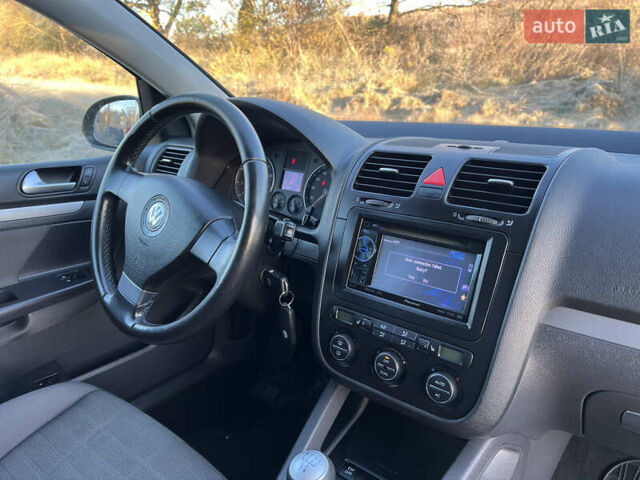 Чорний Фольксваген Гольф, об'ємом двигуна 1.4 л та пробігом 182 тис. км за 5850 $, фото 28 на Automoto.ua