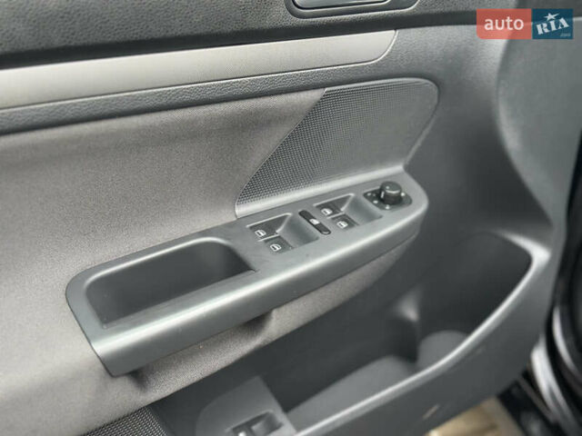 Черный Фольксваген Гольф, объемом двигателя 1.6 л и пробегом 213 тыс. км за 5850 $, фото 15 на Automoto.ua