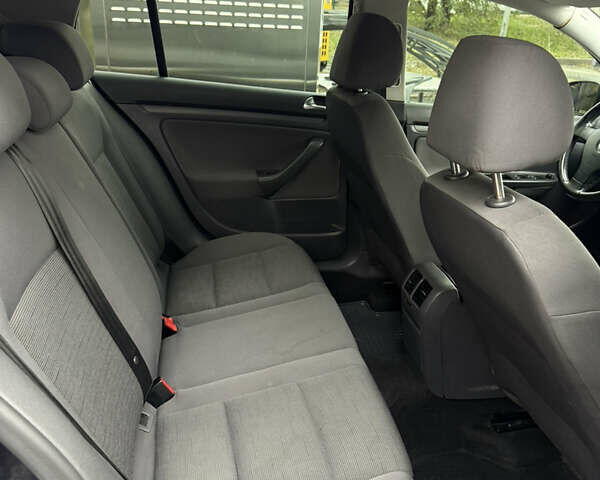 Черный Фольксваген Гольф, объемом двигателя 1.6 л и пробегом 243 тыс. км за 6300 $, фото 29 на Automoto.ua