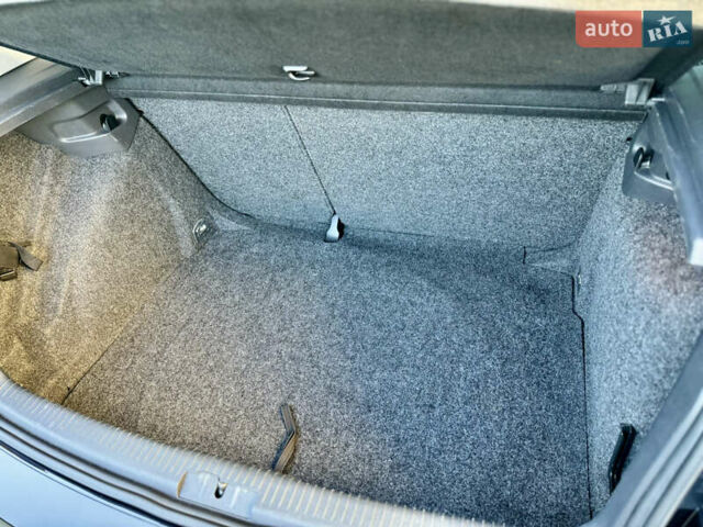 Черный Фольксваген Гольф, объемом двигателя 1.4 л и пробегом 171 тыс. км за 7500 $, фото 23 на Automoto.ua