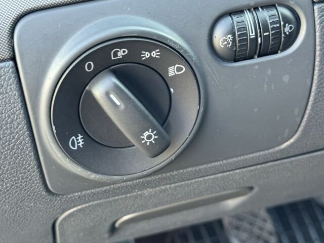 Черный Фольксваген Гольф, объемом двигателя 1.6 л и пробегом 260 тыс. км за 6100 $, фото 12 на Automoto.ua