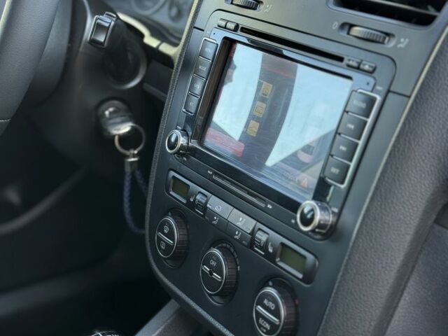 Черный Фольксваген Гольф, объемом двигателя 1.6 л и пробегом 260 тыс. км за 6100 $, фото 15 на Automoto.ua