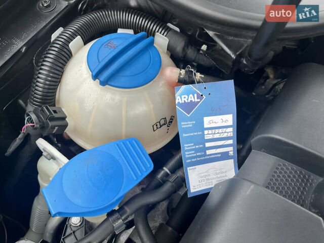 Черный Фольксваген Гольф, объемом двигателя 1.6 л и пробегом 253 тыс. км за 6250 $, фото 95 на Automoto.ua