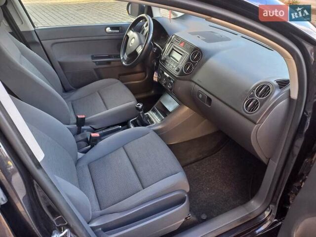 Черный Фольксваген Гольф, объемом двигателя 1.6 л и пробегом 200 тыс. км за 5650 $, фото 26 на Automoto.ua