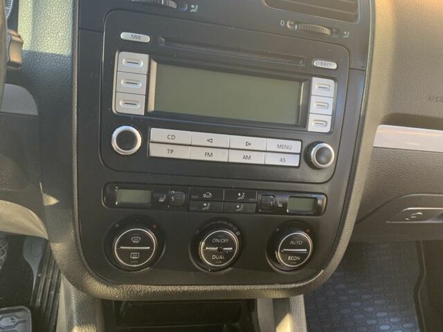 Черный Фольксваген Гольф, объемом двигателя 1.4 л и пробегом 222 тыс. км за 5700 $, фото 2 на Automoto.ua