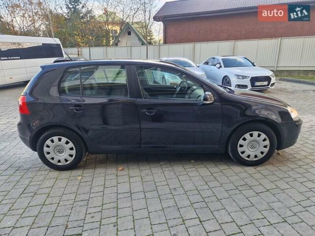 Черный Фольксваген Гольф, объемом двигателя 1.6 л и пробегом 255 тыс. км за 5950 $, фото 17 на Automoto.ua