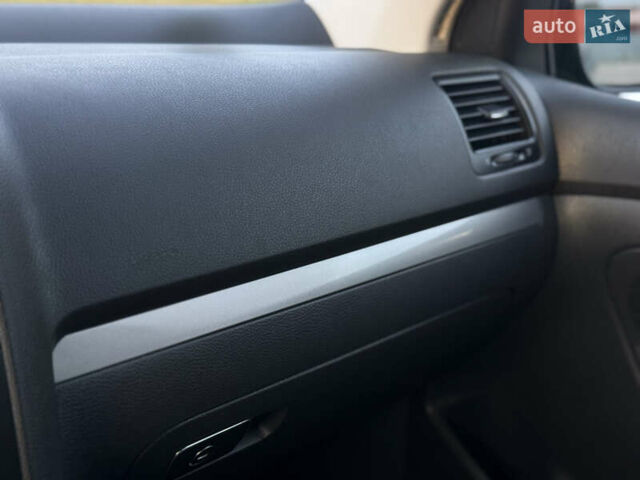 Чорний Фольксваген Гольф, об'ємом двигуна 1.6 л та пробігом 169 тис. км за 5999 $, фото 86 на Automoto.ua