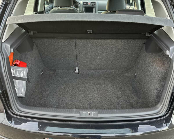 Черный Фольксваген Гольф, объемом двигателя 1.6 л и пробегом 232 тыс. км за 5750 $, фото 32 на Automoto.ua