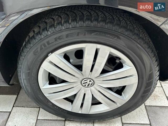 Черный Фольксваген Гольф, объемом двигателя 1.6 л и пробегом 196 тыс. км за 6200 $, фото 34 на Automoto.ua