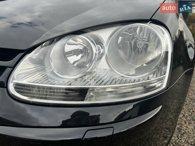 Черный Фольксваген Гольф, объемом двигателя 1.6 л и пробегом 253 тыс. км за 6250 $, фото 45 на Automoto.ua