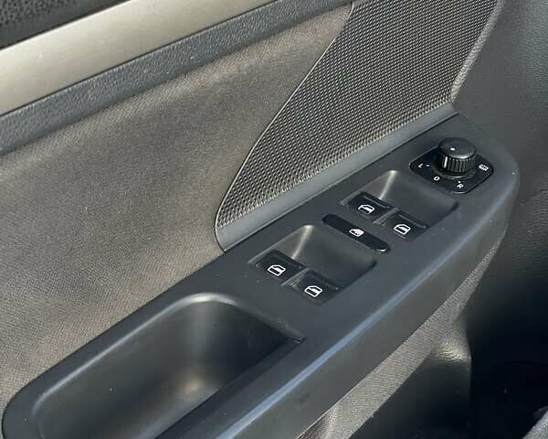 Чорний Фольксваген Гольф, об'ємом двигуна 1.97 л та пробігом 200 тис. км за 6400 $, фото 8 на Automoto.ua