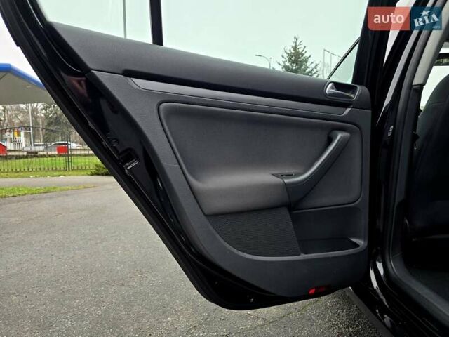 Чорний Фольксваген Гольф, об'ємом двигуна 1.6 л та пробігом 230 тис. км за 6450 $, фото 117 на Automoto.ua