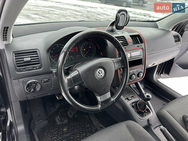 Черный Фольксваген Гольф, объемом двигателя 1.6 л и пробегом 329 тыс. км за 4450 $, фото 13 на Automoto.ua
