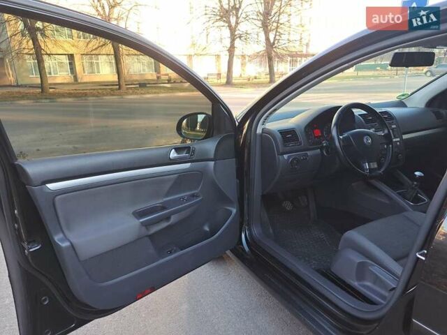 Черный Фольксваген Гольф, объемом двигателя 1.39 л и пробегом 220 тыс. км за 6400 $, фото 12 на Automoto.ua