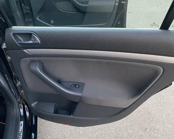 Черный Фольксваген Гольф, объемом двигателя 1.6 л и пробегом 185 тыс. км за 6600 $, фото 9 на Automoto.ua