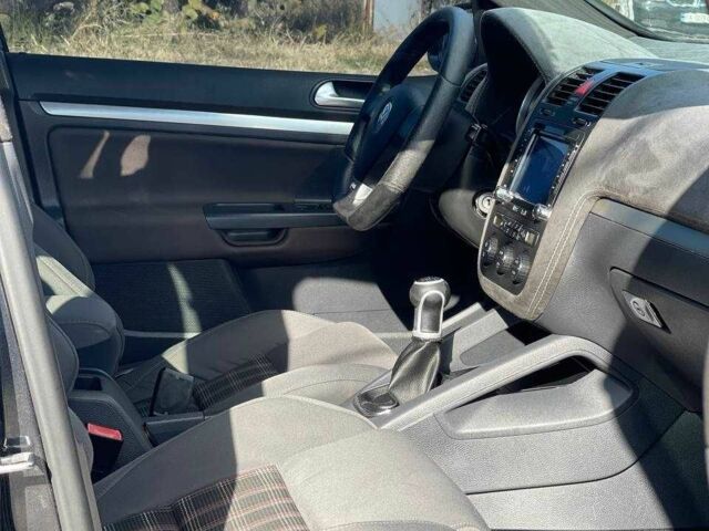 Черный Фольксваген Гольф, объемом двигателя 2 л и пробегом 228 тыс. км за 5600 $, фото 17 на Automoto.ua