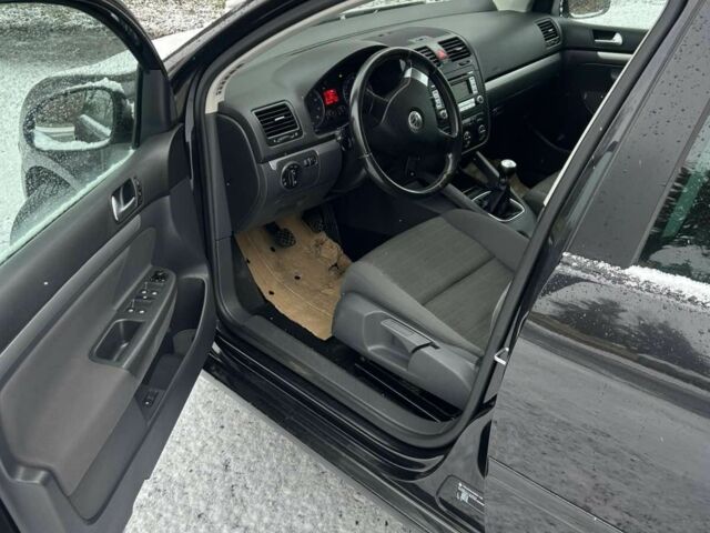 Черный Фольксваген Гольф, объемом двигателя 0 л и пробегом 262 тыс. км за 6400 $, фото 4 на Automoto.ua