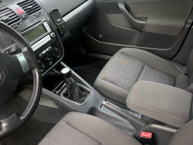 Черный Фольксваген Гольф, объемом двигателя 1.6 л и пробегом 215 тыс. км за 6500 $, фото 19 на Automoto.ua