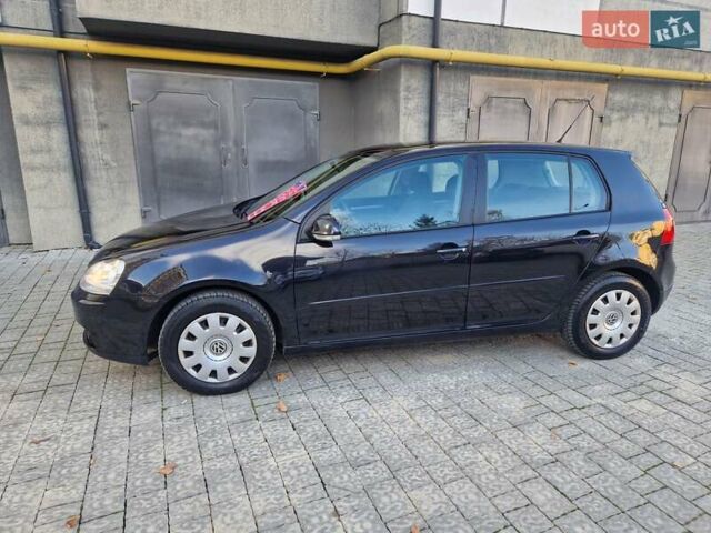 Черный Фольксваген Гольф, объемом двигателя 1.6 л и пробегом 255 тыс. км за 5950 $, фото 2 на Automoto.ua