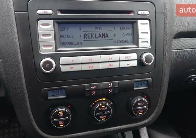 Черный Фольксваген Гольф, объемом двигателя 1.6 л и пробегом 246 тыс. км за 5099 $, фото 30 на Automoto.ua