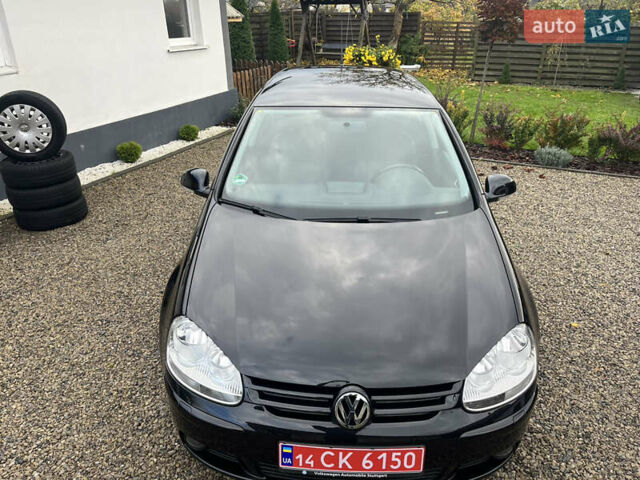 Черный Фольксваген Гольф, объемом двигателя 1.6 л и пробегом 253 тыс. км за 6250 $, фото 24 на Automoto.ua