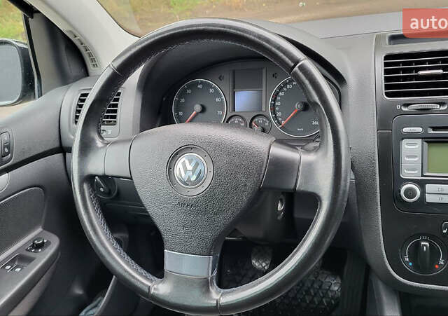 Черный Фольксваген Гольф, объемом двигателя 1.6 л и пробегом 237 тыс. км за 6500 $, фото 32 на Automoto.ua