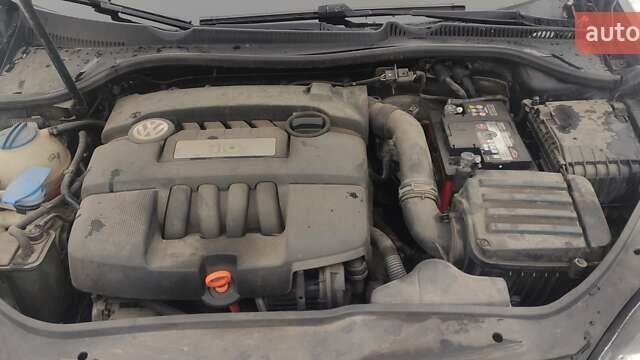 Черный Фольксваген Гольф, объемом двигателя 1.6 л и пробегом 207 тыс. км за 6200 $, фото 32 на Automoto.ua