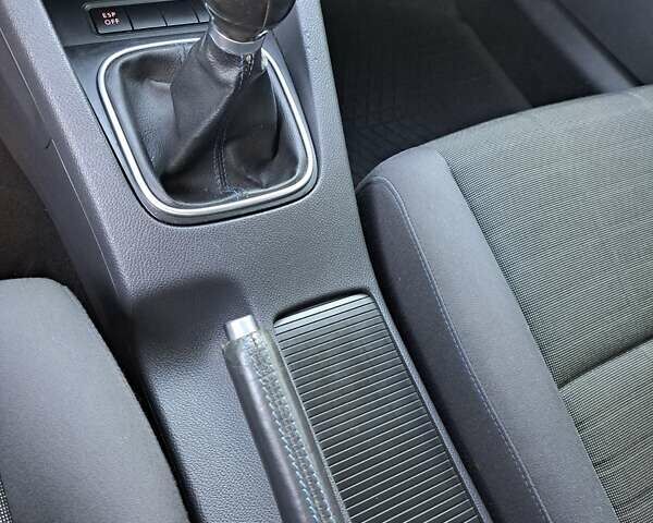 Черный Фольксваген Гольф, объемом двигателя 1.39 л и пробегом 220 тыс. км за 6400 $, фото 38 на Automoto.ua