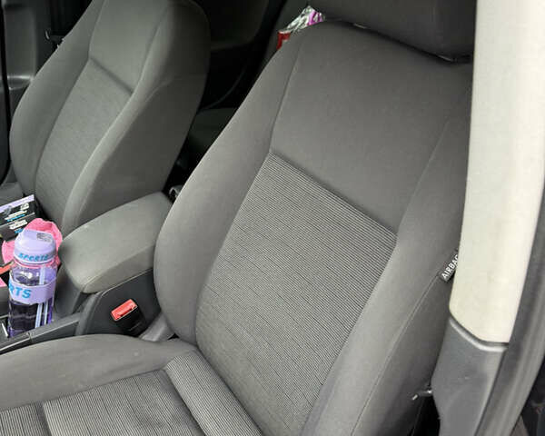 Черный Фольксваген Гольф, объемом двигателя 1.6 л и пробегом 243 тыс. км за 6300 $, фото 24 на Automoto.ua