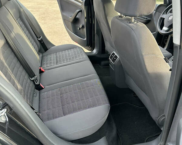 Черный Фольксваген Гольф, объемом двигателя 1.6 л и пробегом 227 тыс. км за 6299 $, фото 31 на Automoto.ua