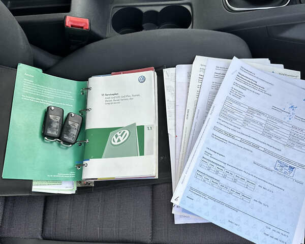 Черный Фольксваген Гольф, объемом двигателя 1.6 л и пробегом 232 тыс. км за 5750 $, фото 46 на Automoto.ua