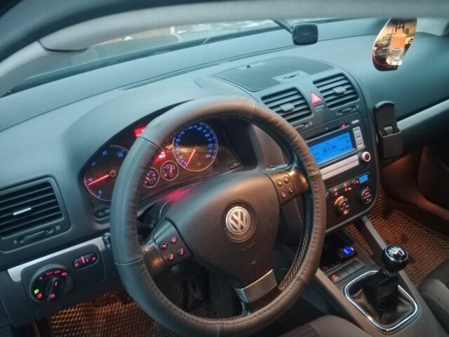 Черный Фольксваген Гольф, объемом двигателя 1.9 л и пробегом 280 тыс. км за 6800 $, фото 4 на Automoto.ua