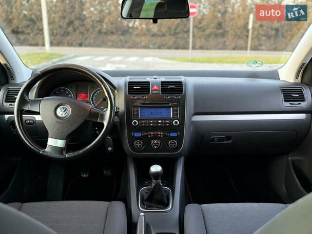 Чорний Фольксваген Гольф, об'ємом двигуна 1.6 л та пробігом 169 тис. км за 5999 $, фото 72 на Automoto.ua