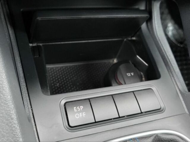 Черный Фольксваген Гольф, объемом двигателя 1.6 л и пробегом 237 тыс. км за 6350 $, фото 16 на Automoto.ua