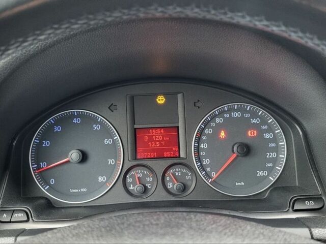 Черный Фольксваген Гольф, объемом двигателя 1.6 л и пробегом 237 тыс. км за 6350 $, фото 13 на Automoto.ua