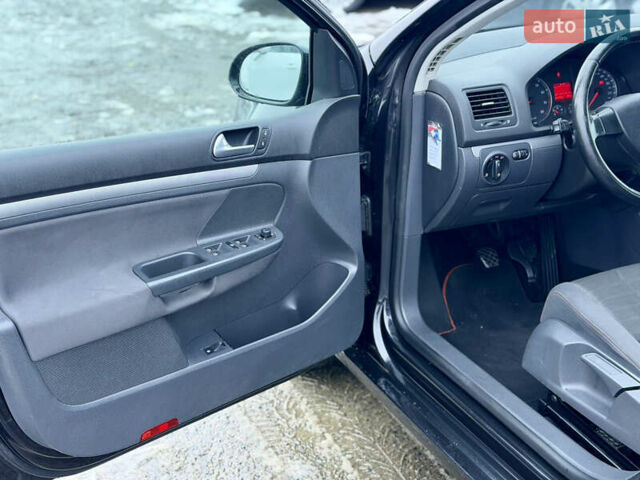 Черный Фольксваген Гольф, объемом двигателя 1.6 л и пробегом 265 тыс. км за 6350 $, фото 8 на Automoto.ua