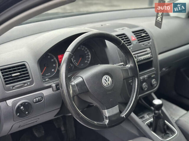 Черный Фольксваген Гольф, объемом двигателя 1.6 л и пробегом 213 тыс. км за 5850 $, фото 10 на Automoto.ua