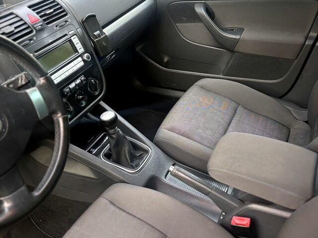 Черный Фольксваген Гольф, объемом двигателя 1.6 л и пробегом 215 тыс. км за 6500 $, фото 9 на Automoto.ua