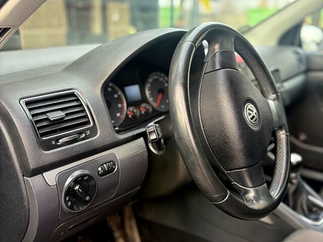 Черный Фольксваген Гольф, объемом двигателя 1.6 л и пробегом 215 тыс. км за 6500 $, фото 8 на Automoto.ua