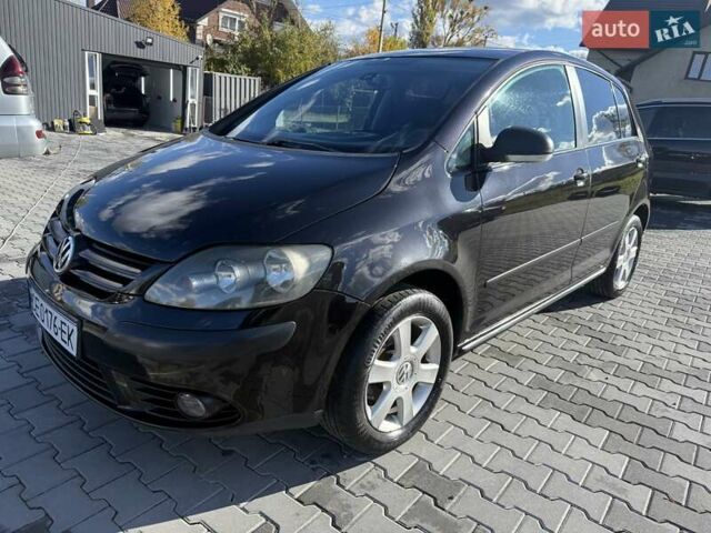 Черный Фольксваген Гольф, объемом двигателя 1.6 л и пробегом 280 тыс. км за 4550 $, фото 18 на Automoto.ua
