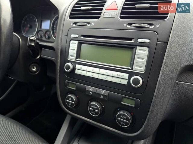 Чорний Фольксваген Гольф, об'ємом двигуна 1.6 л та пробігом 230 тис. км за 6450 $, фото 72 на Automoto.ua