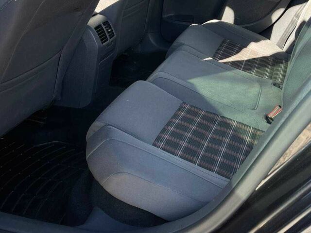 Черный Фольксваген Гольф, объемом двигателя 2 л и пробегом 228 тыс. км за 5600 $, фото 18 на Automoto.ua