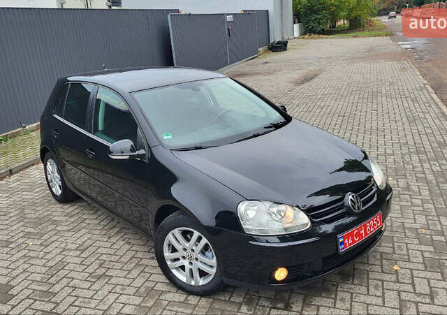 Черный Фольксваген Гольф, объемом двигателя 1.6 л и пробегом 237 тыс. км за 6500 $, фото 2 на Automoto.ua
