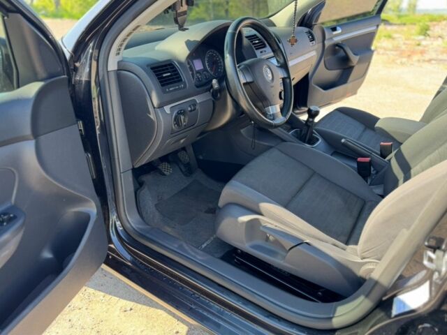 Черный Фольксваген Гольф, объемом двигателя 1.6 л и пробегом 191 тыс. км за 7900 $, фото 7 на Automoto.ua