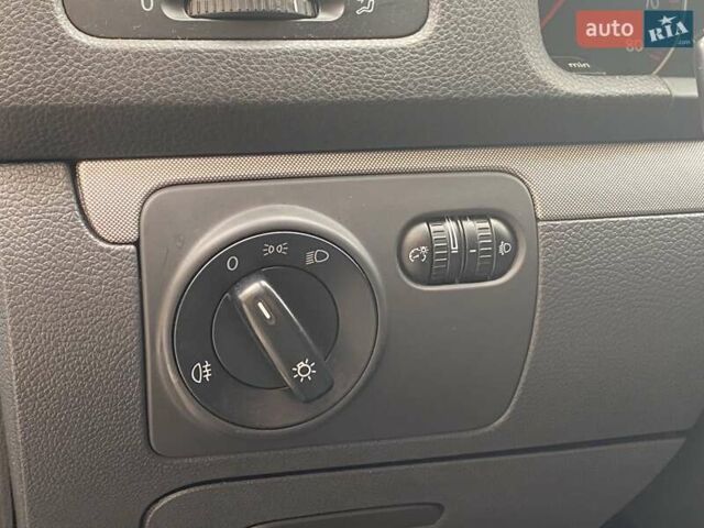 Черный Фольксваген Гольф, объемом двигателя 1.6 л и пробегом 262 тыс. км за 6100 $, фото 25 на Automoto.ua