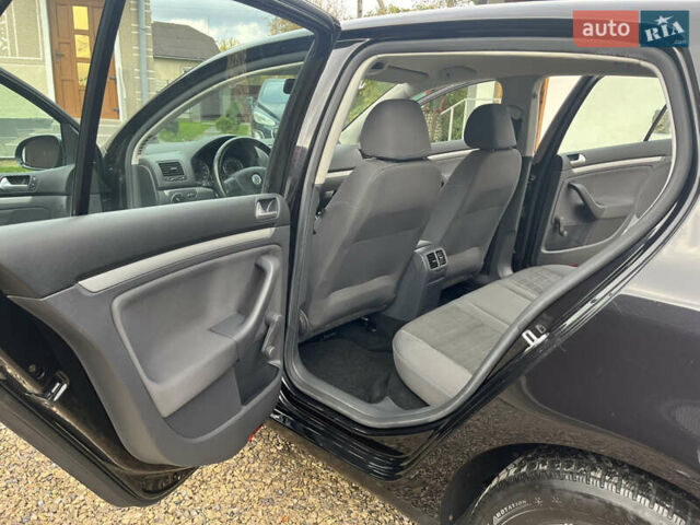 Черный Фольксваген Гольф, объемом двигателя 1.6 л и пробегом 253 тыс. км за 6250 $, фото 62 на Automoto.ua