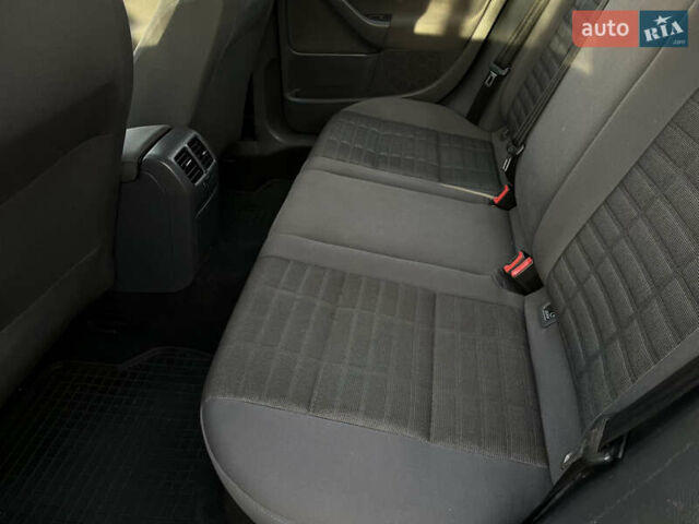 Черный Фольксваген Гольф, объемом двигателя 1.6 л и пробегом 235 тыс. км за 5899 $, фото 11 на Automoto.ua