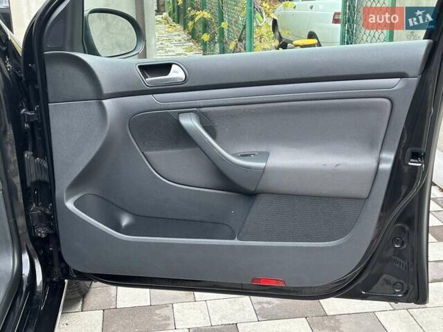 Черный Фольксваген Гольф, объемом двигателя 1.6 л и пробегом 196 тыс. км за 6200 $, фото 49 на Automoto.ua