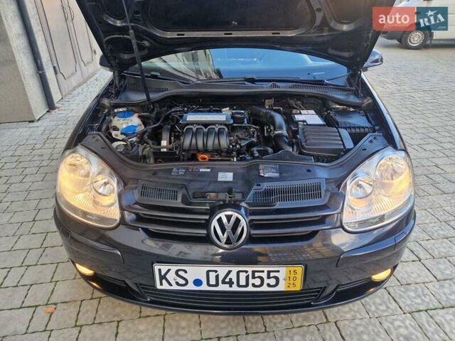 Черный Фольксваген Гольф, объемом двигателя 1.6 л и пробегом 255 тыс. км за 5950 $, фото 59 на Automoto.ua